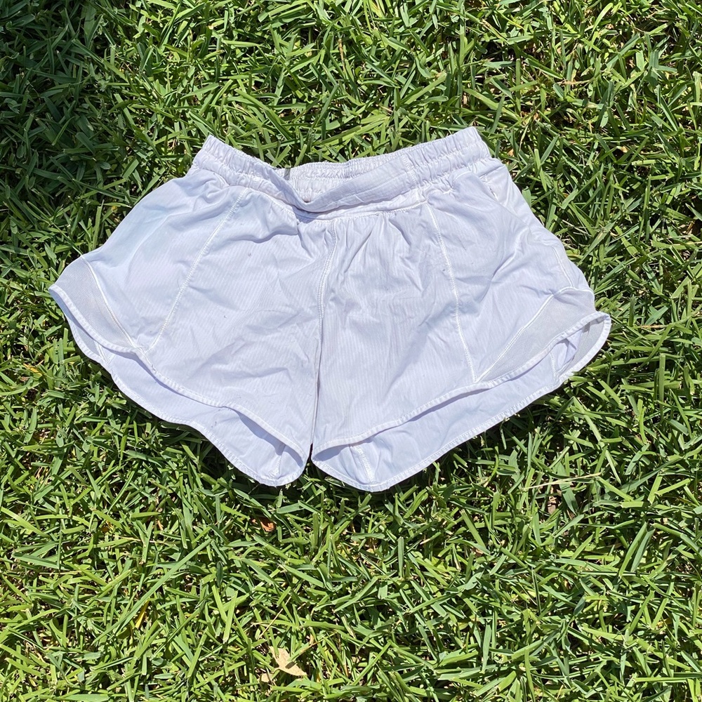White Lululemon Hotty Hot Shorts ll 4”